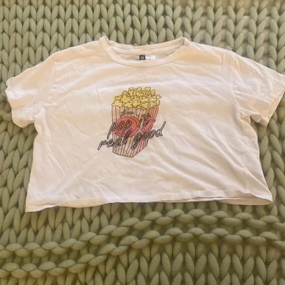 Divided H&M cropped tee - Picture 1 of 3